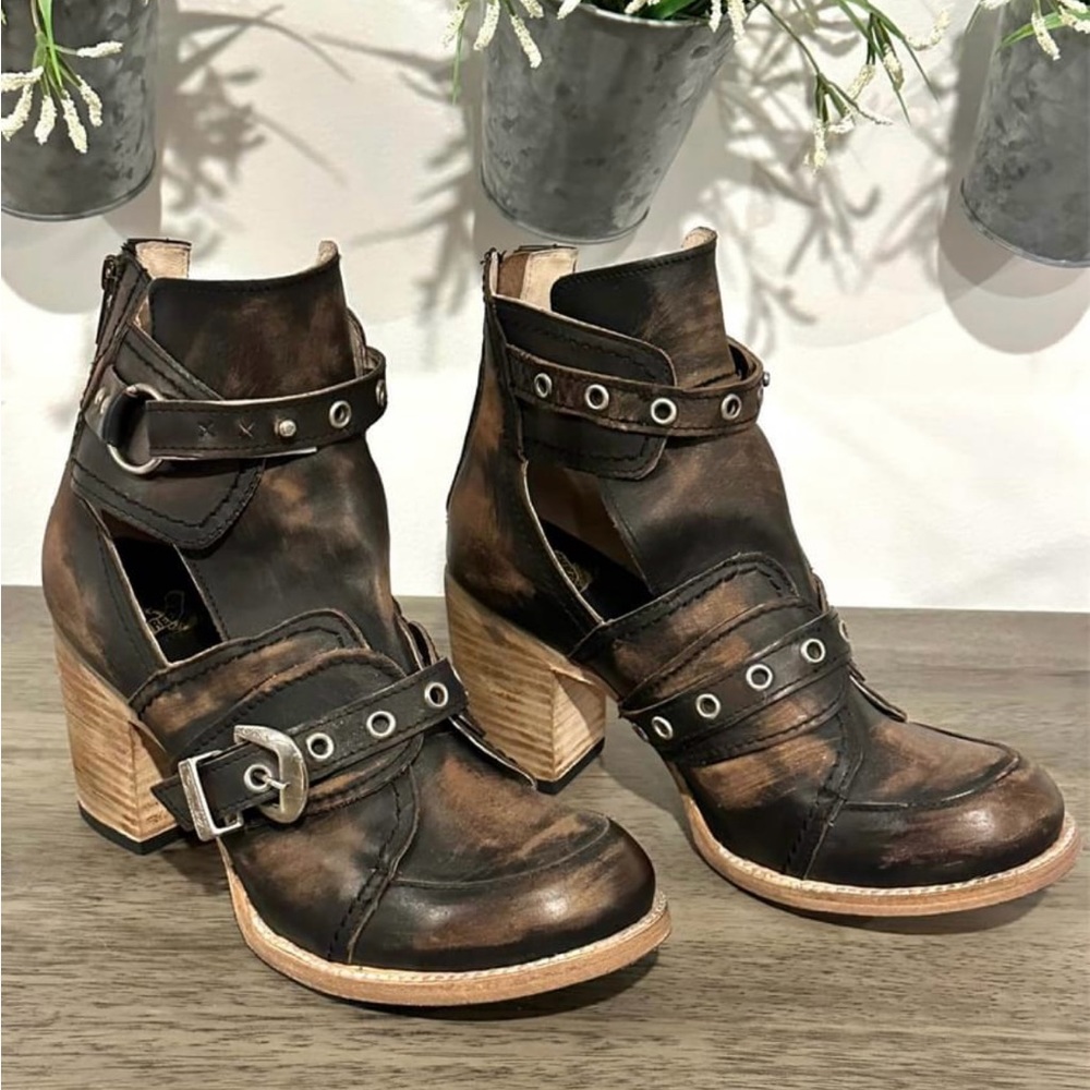 Freebird Sonoma Distressed Black, Size 10